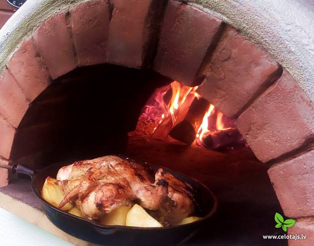 9 food in clay oven of dzukijos uoga.jpg